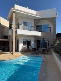 independent-30-bedroom-family-villa